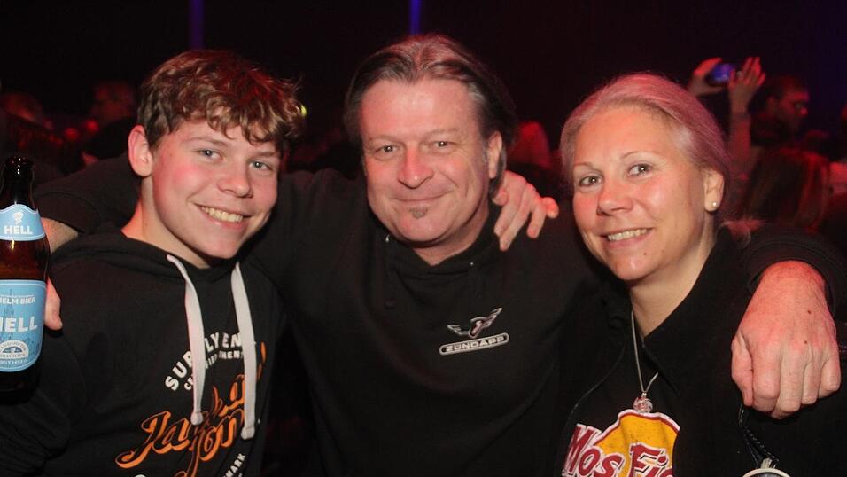 Eindrücke vom Konzertabend der AC/DC-Coverband Barock in er Landshuter Sparkassen-Arena. Eindrücke vom Konzertabend der AC/DC-Coverband Barock in er Landshuter Sparkassen-Arena.