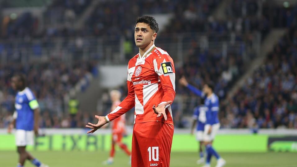 Nadiem Amiri ist wie alle Mainzer entt&auml;uscht wegen des Europapokal-Aus.