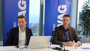 Rewag-Chef Robert Greb (rechts) und Pressesprecher Martin Gottschalk erklärten die Hintergründe für die Preissenkungen bei Erdgas und Strom. Rewag-Chef Robert Greb (rechts) und Pressesprecher Martin Gottschalk erklärten die Hintergründe für die Preissenkungen bei Erdgas und Strom.