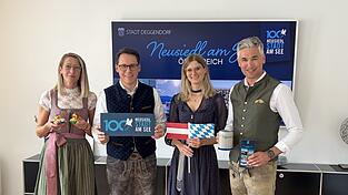 Voller Vorfreude auf den Besuch in Neusiedl (v. l.): Nicole Rohreigner vom Busunternehmen Artmeier, Oberb&uuml;rgermeister Christian Moser, Anna-Lena Kirchner, Leiterin Tourismus, und Wirtschaftsf&ouml;rderer Andreas H&ouml;hn.