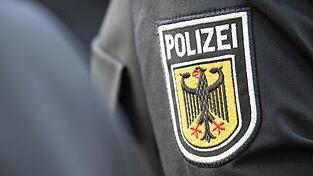 Die Bundespolizei ermittelte schließlich über den Arbeitsplatz die Identität der Frau. (Symbolbild) Die Bundespolizei ermittelte schließlich über den Arbeitsplatz die Identität der Frau. (Symbolbild)