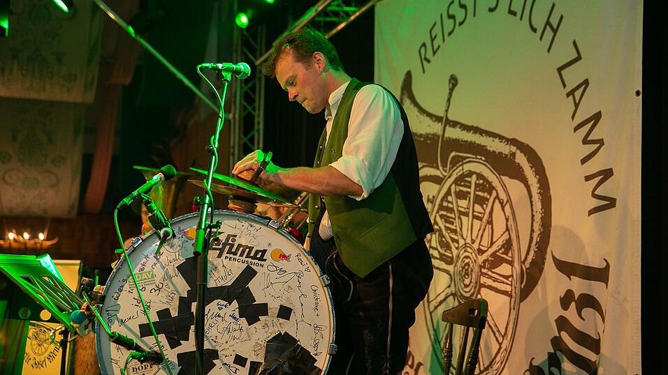 Am Dienstag spielte der Menzl im Festzelt Weckmann auf. Diese Blasmusikfreunde waren mit dabei.