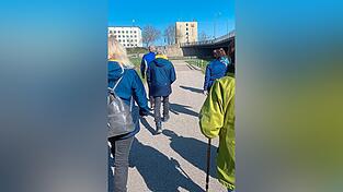 Vier Kilometer gingen die Teilnehmer.