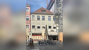 Das Haus ist auch bekannt als 'Panciera' oder 'Eilles-Haus' - und damit langjährigen und beständigen Ladenmietern.