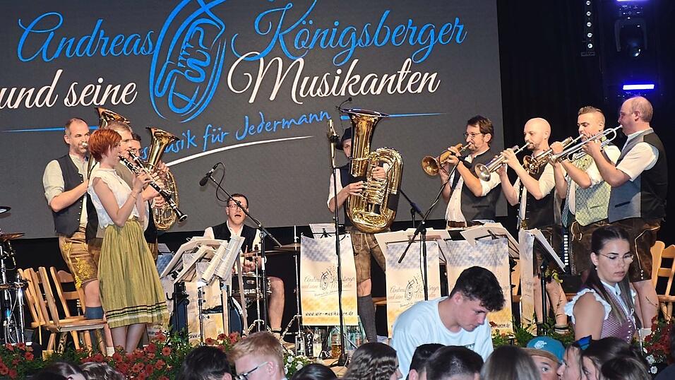 Idealbesetzung im Festzelt: Andreas Königsberger und seine Musikanten