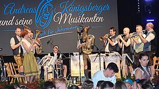 Idealbesetzung im Festzelt: Andreas Königsberger und seine Musikanten