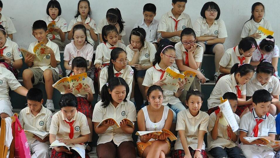 Stefanie Maier hat ihre Oma in China besucht. Bei der Gelegenheit ist sie eine Woche auf eine chinesische Grundschule gegangen.