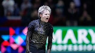 Eiskunstlauf-Superstar Ilia Malinin schrie seine Freude nach einer tollen Kür heraus. Eiskunstlauf-Superstar Ilia Malinin schrie seine Freude nach einer tollen Kür heraus.