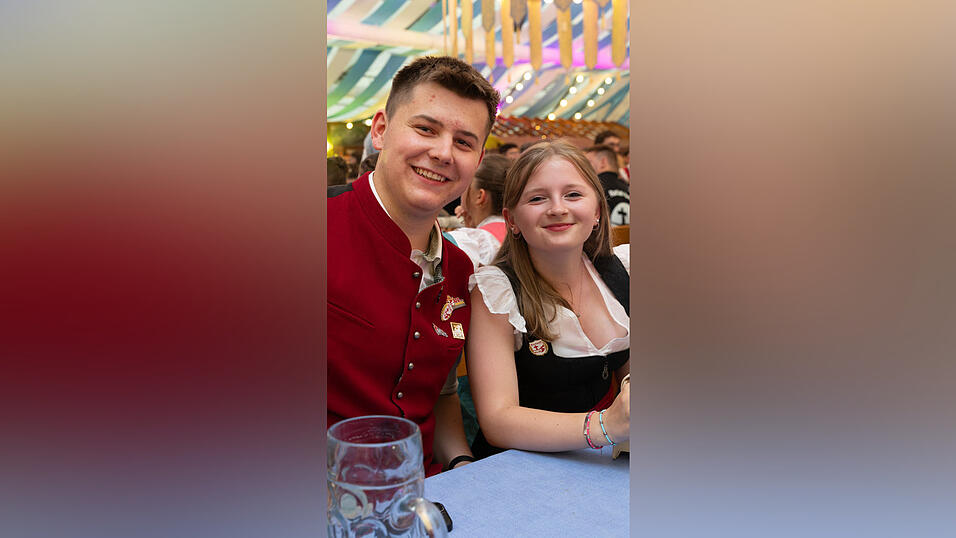 Die Partybilder vom Dienstag, 11. August, aus dem Festzelt Wenisch. Die Partybilder vom Dienstag, 11. August, aus dem Festzelt Wenisch.