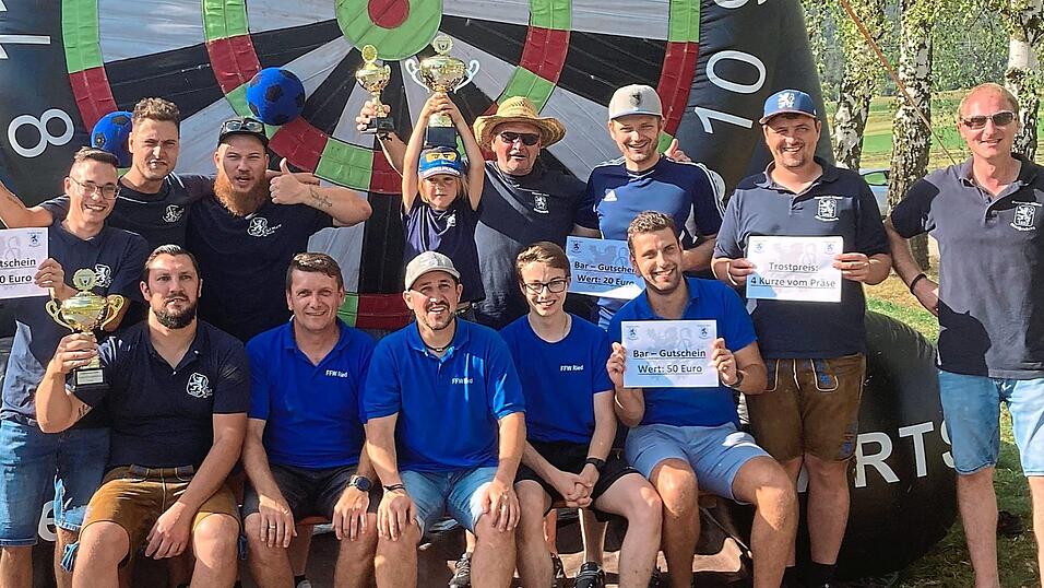 Bar-Gutscheine gab es für die Gewinner des Fußball-Darts.