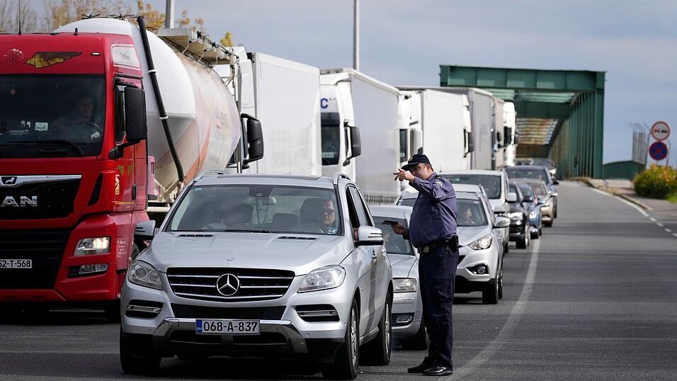 Im Schengen-Raum wurden seit der schrittweisen Einführung des neuen Systems etwa 27.000 Reisen verwehrt. (Archivbild) Im Schengen-Raum wurden seit der schrittweisen Einführung des neuen Systems etwa 27.000 Reisen verwehrt. (Archivbild)