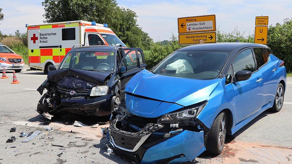 Beim Linksabbiegen auf die B 20 kam es zu dem Unfall.