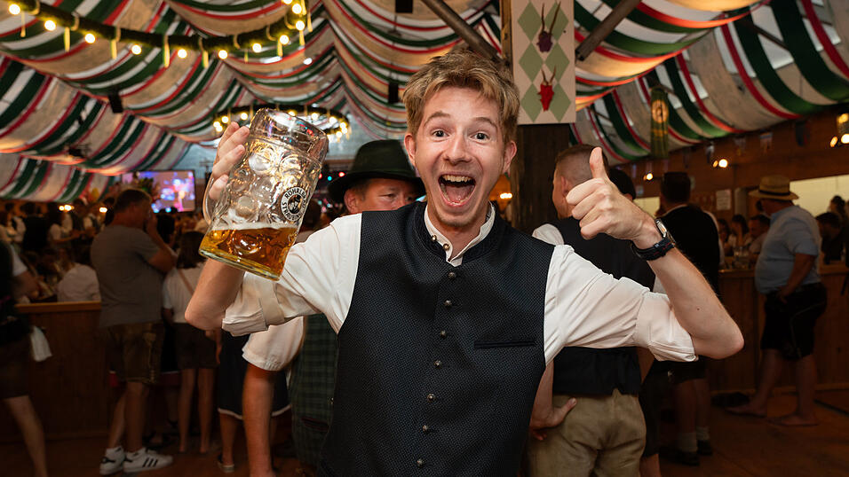 Die Partybilder vom Freitag, 16. August 2024, aus dem Festzelt Weckmann. Die Partybilder vom Freitag, 16. August 2024, aus dem Festzelt Weckmann.