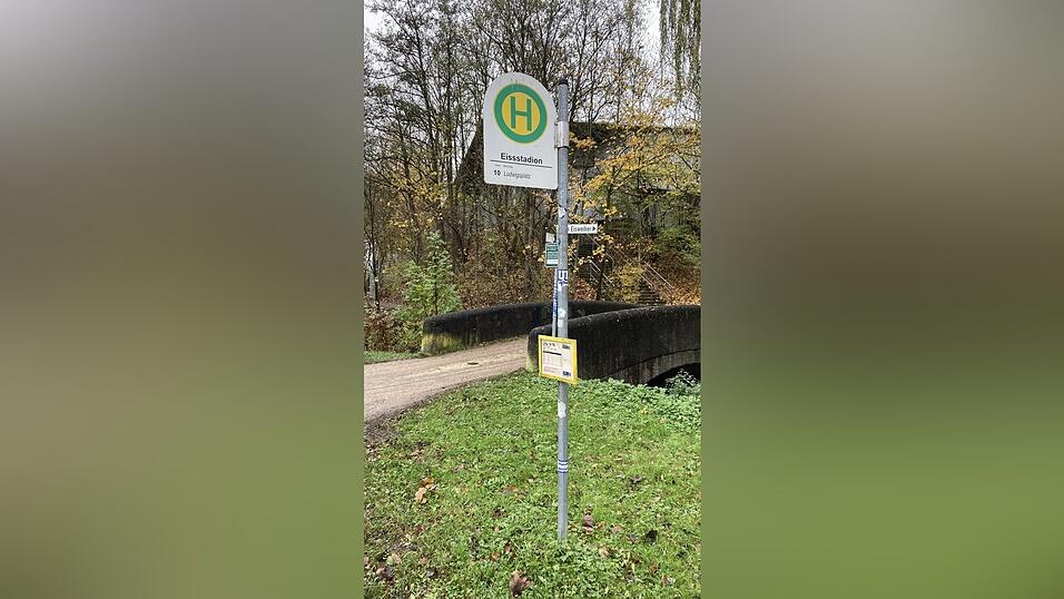 Jahrelang blieb der Fehler unbemerkt, aber jetzt sind die Stunden der Schmunzel-Haltestelle gezählt. Jahrelang blieb der Fehler unbemerkt, aber jetzt sind die Stunden der Schmunzel-Haltestelle gezählt.