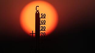 Bei der Hitzewelle Ende Juni registrierte der Deutsche Wetterdienst mehrfach Temperaturen von über 41 Grad (Archivbild). Bei der Hitzewelle Ende Juni registrierte der Deutsche Wetterdienst mehrfach Temperaturen von über 41 Grad (Archivbild).