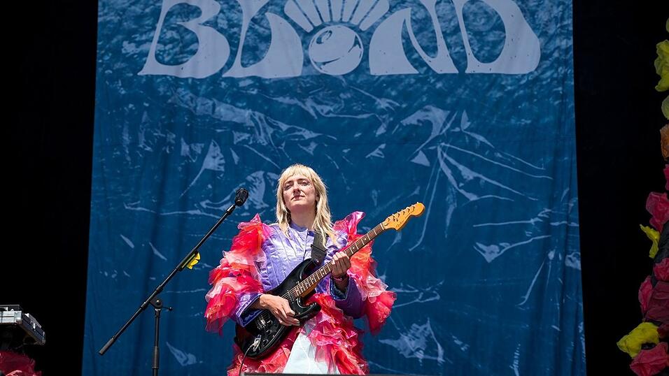 Die Festival-Saison ist er&ouml;ffnet. Rock im Park startet heute im Volkspark Dutzendteich in N&uuml;rnberg. Es findet parallel zu Rock am Ring statt. Unter anderem ist dort die deutsche Indie-Pop-Band Blond auf der Utopia Stage zu sehen.