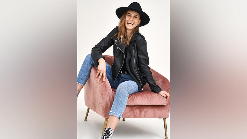 Julia Laura Wolf (26) aus Brandenburg beschreibt sich selbst als 'lebensfrohes und facettenreiches Energiebündel'. Julia Laura Wolf (26) aus Brandenburg beschreibt sich selbst als 'lebensfrohes und facettenreiches Energiebündel'.