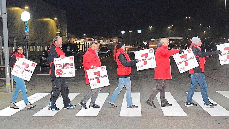'Abbey Road'-like: IG Metaller mit ihren Forderungen.