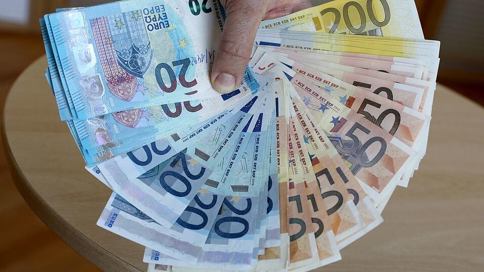 Mit einem falschen F&uuml;nfziger wollte ein Mann in N&uuml;rnberg bezahlen - erfolglos. (Symbolbild)