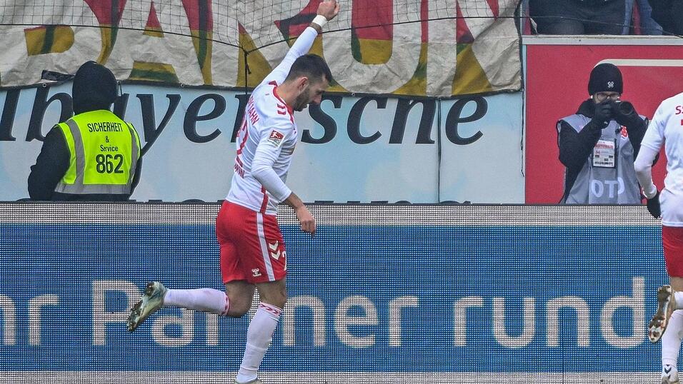 Sargis Adamyan schockt den Hamburger SV früh. Sargis Adamyan schockt den Hamburger SV früh.