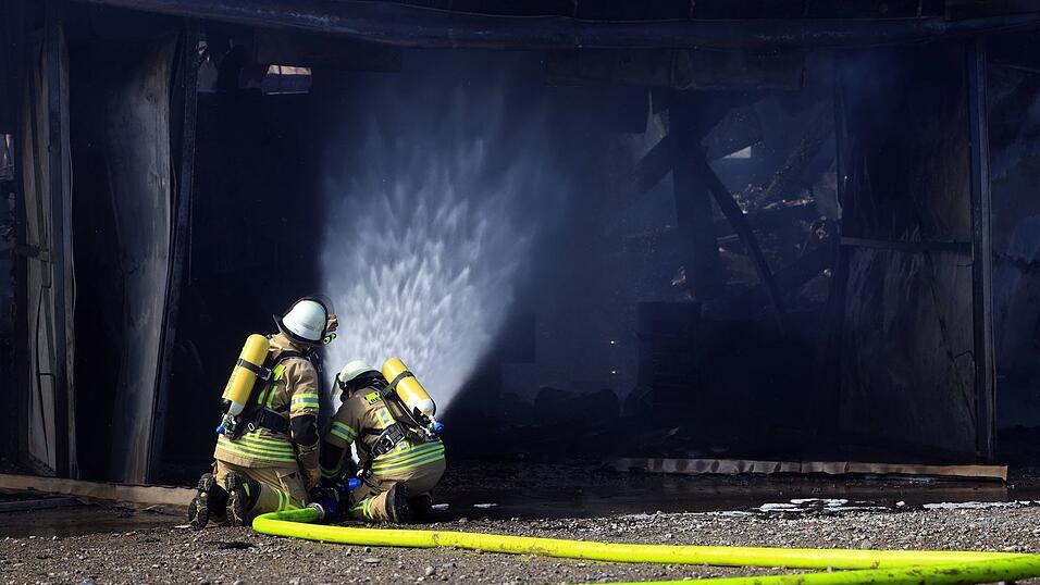 In Bidingen im Allgäu wurde eine Maschinenhalle völlig zerstört. In Bidingen im Allgäu wurde eine Maschinenhalle völlig zerstört.