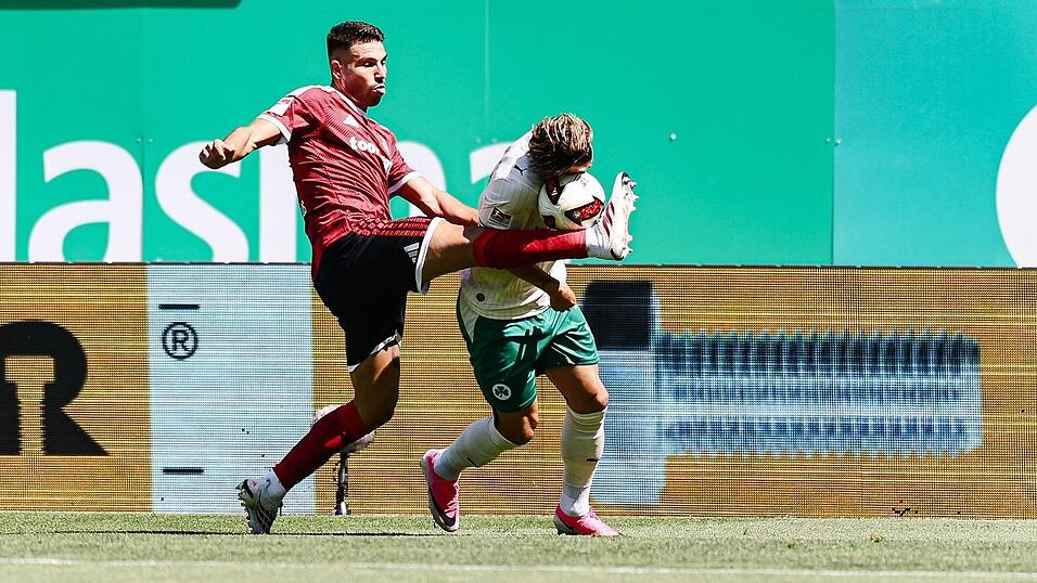 Die Spieler von F&uuml;rth und N&uuml;rnberg schenkten sich im 277. Frankenderby nichts.
