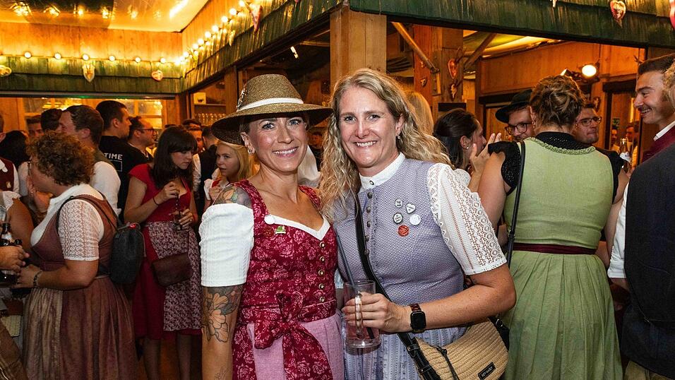 Die Partybilder vom Sonntag, 16. August, aus dem Festzelt Weckmann. Die Partybilder vom Sonntag, 16. August, aus dem Festzelt Weckmann.
