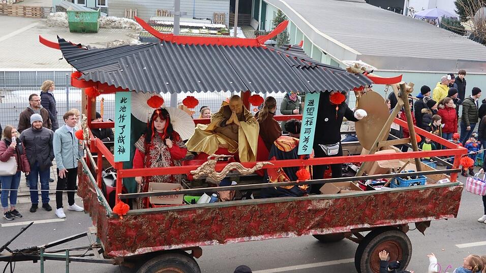Beim Bogener Faschingsumzug war einiges geboten.