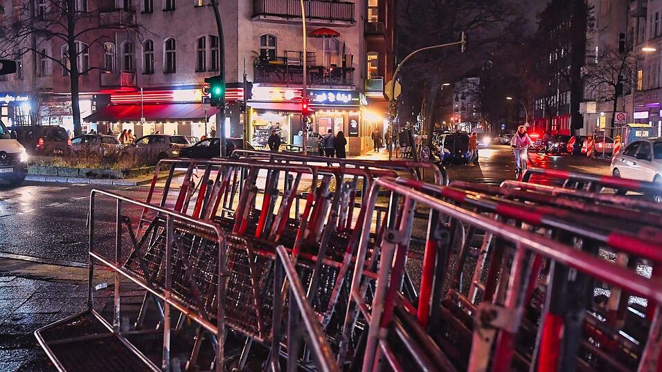 Die Polizei in Berlin bereitet sich auf einen Gro&szlig;einsatz vor.