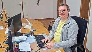 Am Sonntag wird Stadtpfarrer Alexander Dyadychenko seinen ersten Gottesdienst nach seiner OP feiern. Am Sonntag wird Stadtpfarrer Alexander Dyadychenko seinen ersten Gottesdienst nach seiner OP feiern.