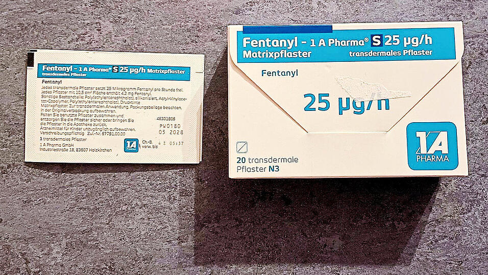 Im Fokus der Ermittler stehen Fentanylpflaster (Symbolfoto), die eine Ukrainerin der Seniorin in deutlich zu hoher Dosis verabreicht haben soll - so zumindest der Anfangsverdacht. Im Fokus der Ermittler stehen Fentanylpflaster (Symbolfoto), die eine Ukrainerin der Seniorin in deutlich zu hoher Dosis verabreicht haben soll - so zumindest der Anfangsverdacht.