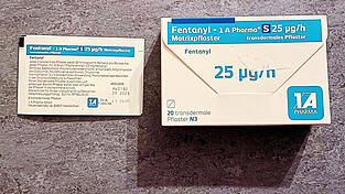 Im Fokus der Ermittler stehen Fentanylpflaster (Symbolfoto), die eine Ukrainerin der Seniorin in deutlich zu hoher Dosis verabreicht haben soll - so zumindest der Anfangsverdacht. Im Fokus der Ermittler stehen Fentanylpflaster (Symbolfoto), die eine Ukrainerin der Seniorin in deutlich zu hoher Dosis verabreicht haben soll - so zumindest der Anfangsverdacht.