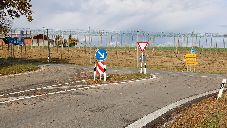 Die mutmaßlichen Täter sind laut Polizeiangaben über die Autobahn Richtung München geflüchtet. Die mutmaßlichen Täter sind laut Polizeiangaben über die Autobahn Richtung München geflüchtet.