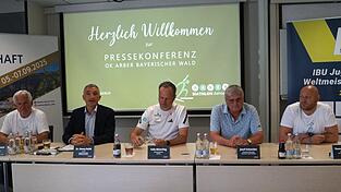 Interessante Pressekonferenz: Die Biathlon-Familie kann sich in der kommenden Biathlon-Saison auf ein sportliches Doppel-Highlight freuen: Im September 2025 wird die Deutsche Meisterschaft im Hohenzollern Skistadion ausgetragen. Nur wenige Monate sp&auml;ter, im M&auml;rz 2026, wird das Stadion Schauplatz eines internationalen Spitzenereignisses, der IBU Jugend- und Juniorenweltmeisterschaft 2026.