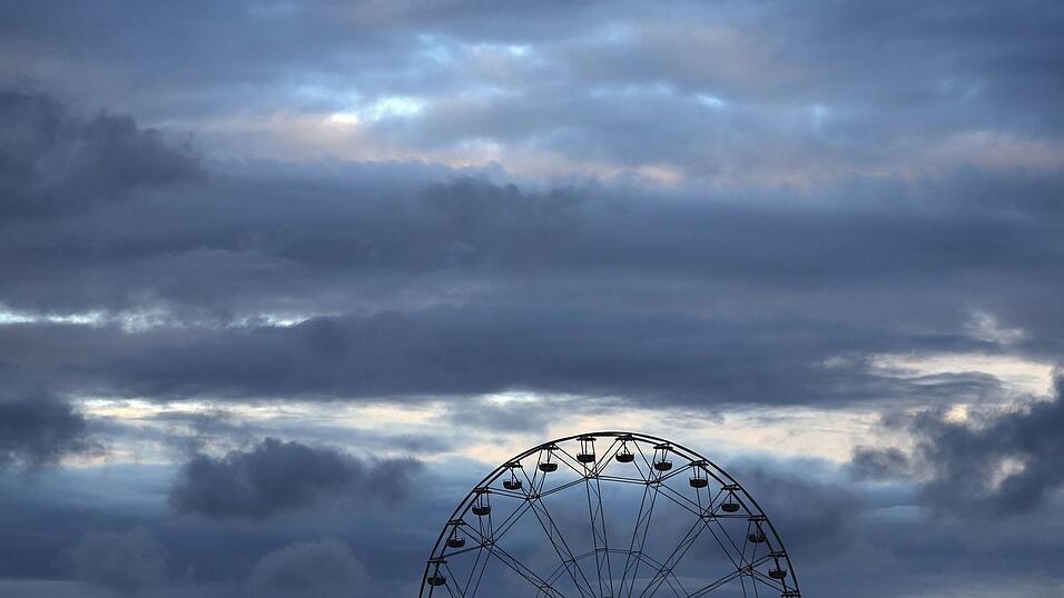 Der Mann st&uuml;rzte bei Arbeiten an einem Riesenrad. (Symbolbild)