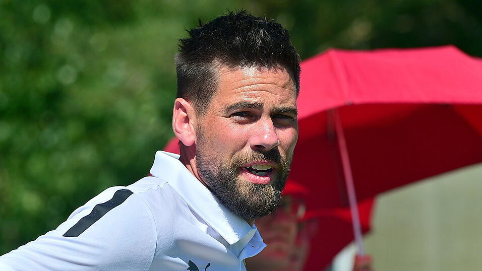 Thorsten Kirschbaum geht mit dem DJK Vilzing in seine erste Saison als Trainer. Eines seiner Vorbilder ist Ralf Rangnick, der in Kirschbaums Zeit als Profi in Hoffenheim drei Jahre lang sein Coach war. Thorsten Kirschbaum geht mit dem DJK Vilzing in seine erste Saison als Trainer. Eines seiner Vorbilder ist Ralf Rangnick, der in Kirschbaums Zeit als Profi in Hoffenheim drei Jahre lang sein Coach war.