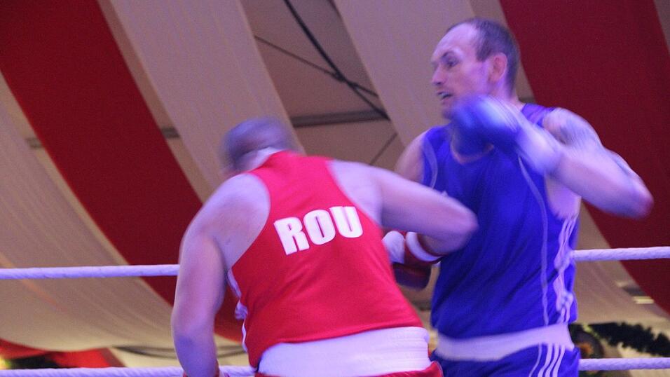 Im Lechner-Festzelt hie&szlig; es am Sonntag wieder 'Let&acute;s get ready to rumble'.