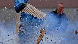 Unser Symbolbild zeigt einen Versuch des Landeskriminalamts, der beweist, wie gefährlich in Deutschland nicht zugelassene Pyrotechnik-Artikel sind.