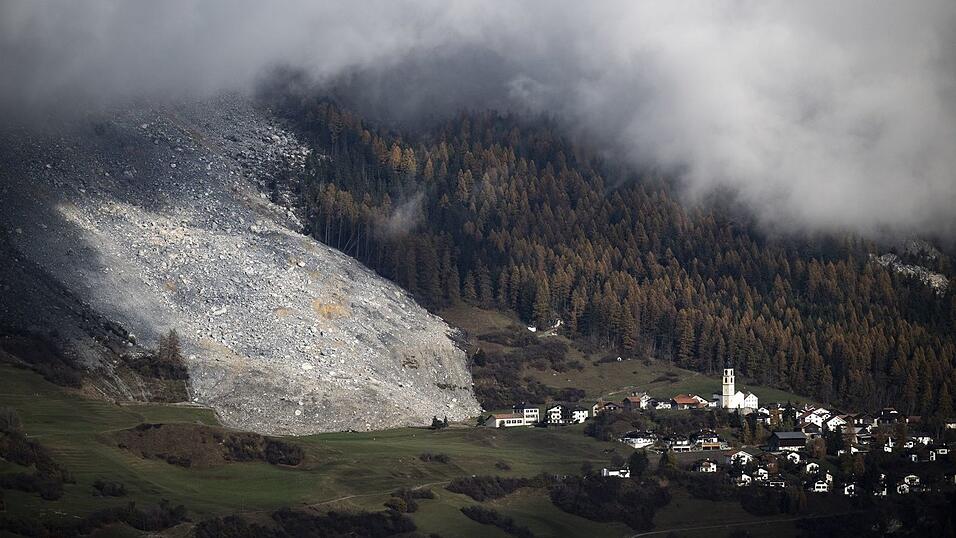 Gefahr gebannt: die Einwohner von Brienz dürfen zurück. (Archivbild) Gefahr gebannt: die Einwohner von Brienz dürfen zurück. (Archivbild)