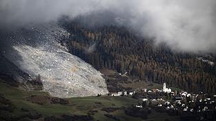 Gefahr gebannt: die Einwohner von Brienz dürfen zurück. (Archivbild) Gefahr gebannt: die Einwohner von Brienz dürfen zurück. (Archivbild)