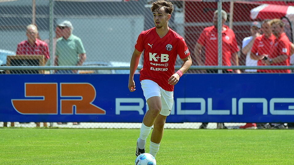 Die Chamer Defensive um Lukas Kr&auml;mer wird im Heimderby gegen Fortuna Regensburg besonders gefordert sein.