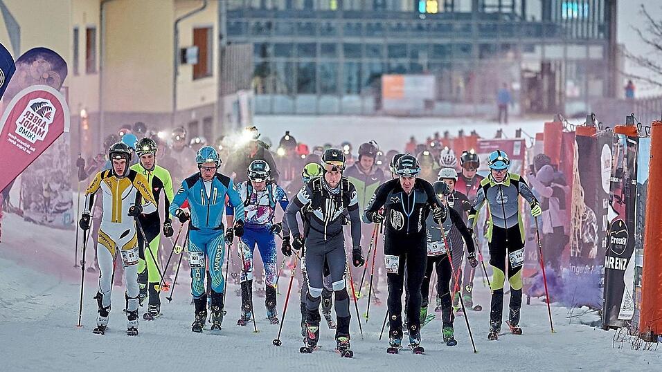 Mit den Kl&auml;ngen der &bdquo;Hell Bells&ldquo; schickten Max Hochholzer und Andr&eacute; Purschke die L&auml;ufer auf die Strecken.