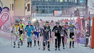 Mit den Klängen der „Hell Bells“ schickten Max Hochholzer und André Purschke die Läufer auf die Strecken. Mit den Klängen der „Hell Bells“ schickten Max Hochholzer und André Purschke die Läufer auf die Strecken.