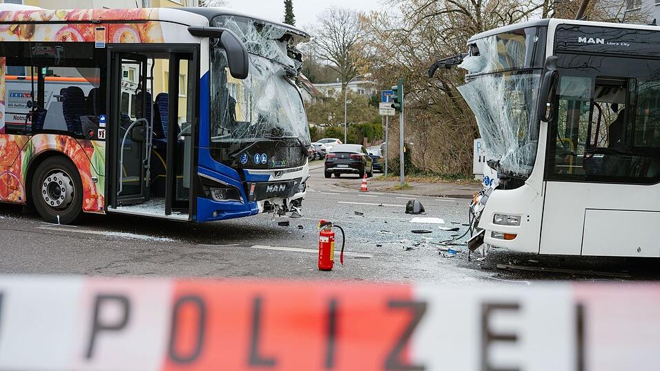Bei dem Unfall in Saarbrücken wurden mehrere Menschen verletzt.