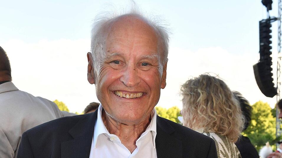 Erwin Huber nimmt am 18. September in Passau an einem öffentlichen Frühschoppen der Grünen-Landtagsfraktion teil. Erwin Huber nimmt am 18. September in Passau an einem öffentlichen Frühschoppen der Grünen-Landtagsfraktion teil.