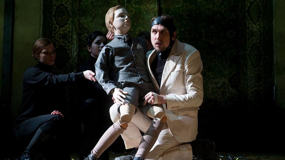 Bei einer Auff&uuml;hrung von &laquo;Richard III.&raquo; an der Schaub&uuml;hne Berlin rutscht dem Schauspieler Lars Eidinger ein Degen aus der Hand, eine Zuschauerin wird leicht verletzt. (Archivbild)