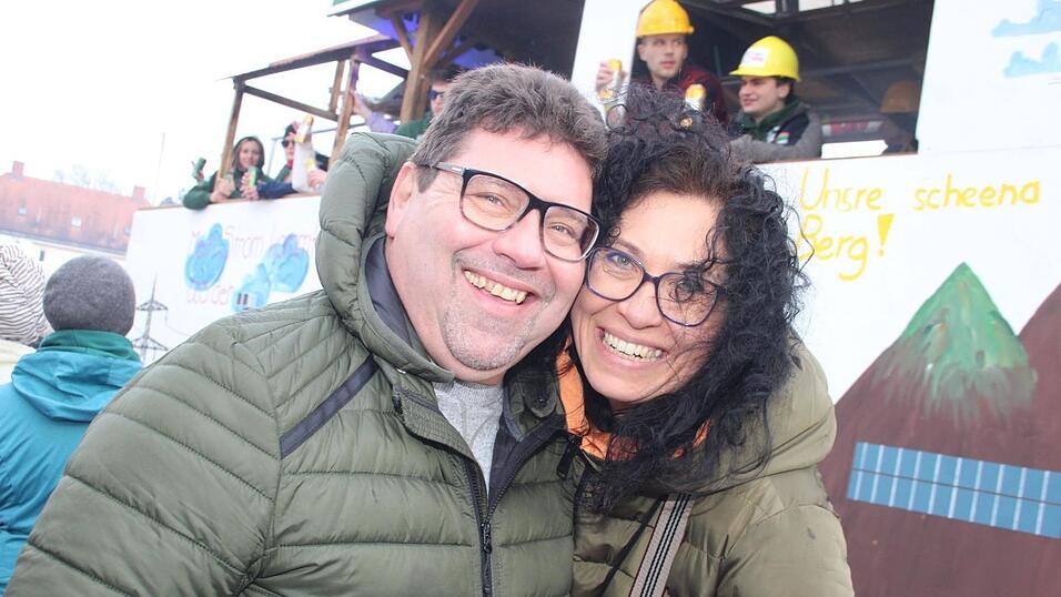 Viele Faschings-Fans haben sich am Samstag den Umzug in Langenbach angesehen. Viele Faschings-Fans haben sich am Samstag den Umzug in Langenbach angesehen.