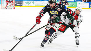 Das Zauberwort für den EV Landshut lautet „Konstanz“. Vor allem im Spiel fünf gegen fünf und beim Umschalten von Defensive auf Offensive muss sich die Truppe um Tobi Schwarz (links) noch verbessern, fordert Sport-Geschäftsführer Max Brandl Das Zauberwort für den EV Landshut lautet „Konstanz“. Vor allem im Spiel fünf gegen fünf und beim Umschalten von Defensive auf Offensive muss sich die Truppe um Tobi Schwarz (links) noch verbessern, fordert Sport-Geschäftsführer Max Brandl
