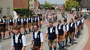 Die Burschen der KLJB Hohenthann beim Festzug.