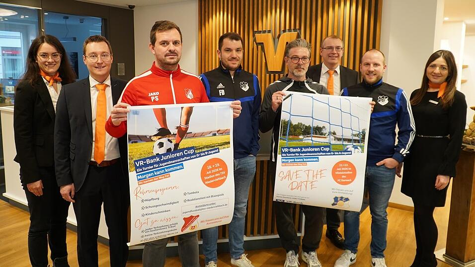 Silvia Lerchenberger (v.l.), Benedikt Koller, Philipp Schedler, Florian Damb&ouml;ck, Achim Ruhland, Josef Sch&ouml;fbeck, Kevin Bartl und Tanja Kagerbauer.